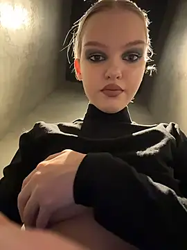 Snapshot of AshleyMur chatting on February 4, 2026, 6:08 am AshleyMur online show from February 4, 2026, 6:08 am