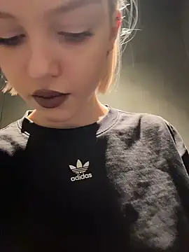 Snapshot of AshleyMur chatting on February 3, 2026, 6:22 am AshleyMur online show from February 3, 2026, 6:22 am