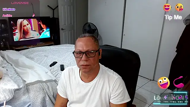 Snapshot of Daddy_1970 chatting on March 18, 2026, 5:03 pm Daddy 1970 online show from March 18, 2026, 5:03 pm