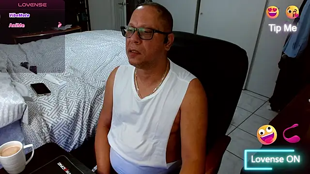 Snapshot of Daddy_1970 chatting on March 24, 2026, 1:33 pm Daddy 1970 online show from March 24, 2026, 1:33 pm