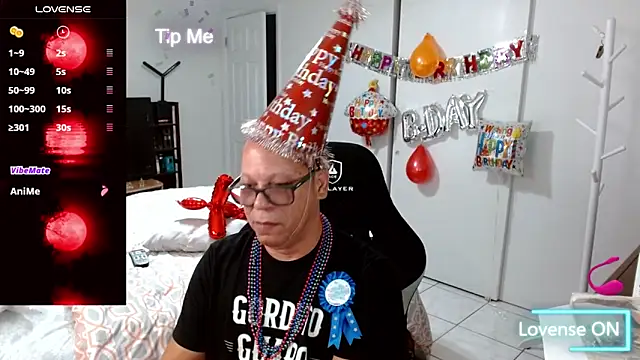 Snapshot of Daddy_1970 chatting on May 15, 2026, 10:02 am Daddy 1970 online show from May 15, 2026, 10:02 am