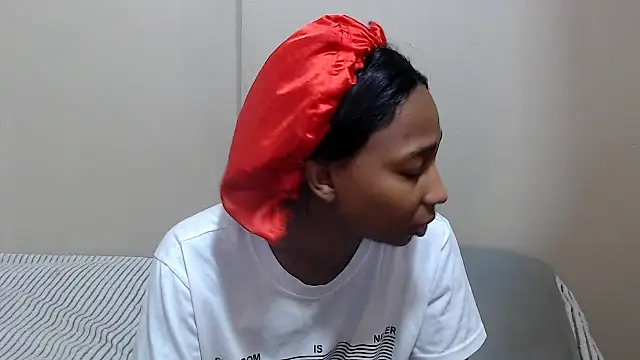 Snapshot of ExtraDoll chatting on February 24, 2026, 10:05 am ExtraDoll online show from February 24, 2026, 10:05 am