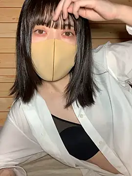 Snapshot of minami_room chatting on April 20, 2026, 1:24 pm minami room online show from April 20, 2026, 1:24 pm
