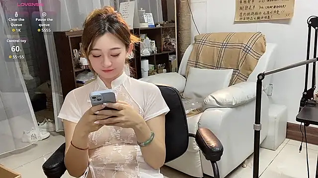 Snapshot of Xiaojuzi- chatting on May 2, 2026, 12:43 pm Xiaojuzi- online show from May 2, 2026, 12:43 pm
