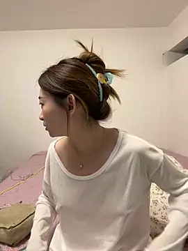 Snapshot of Xiaojuzi- chatting on June 3, 2026, 1:45 pm Xiaojuzi- online show from June 3, 2026, 1:45 pm