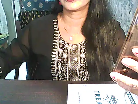Tara-rathod05 online show from January 10, 2026, 3:07 pm