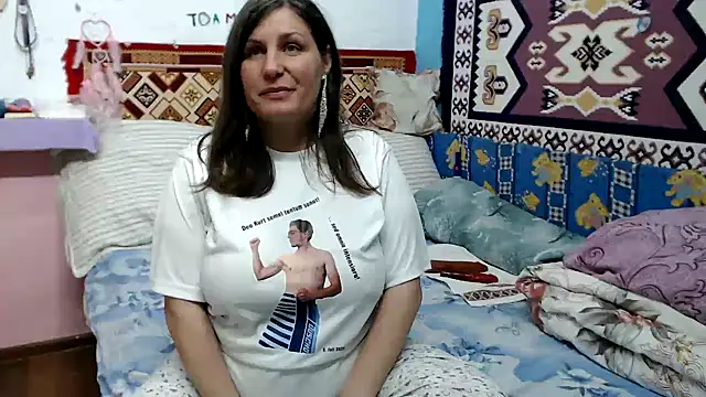 Adelinemilf online show from April 29, 2026, 1:48 pm