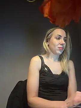 ElenaWhitmore online show from March 19, 2026, 10:21 pm