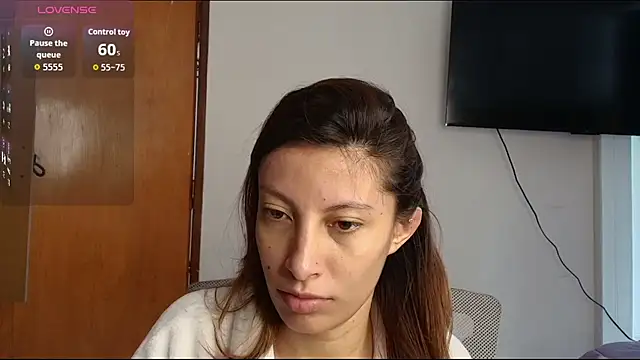 Snapshot of Sweet_moon_v_ chatting on May 6, 2026, 3:16 pm Sweet moon v online show from May 6, 2026, 3:16 pm