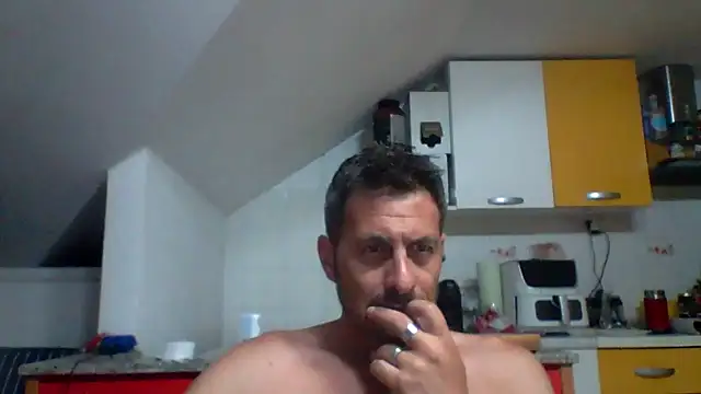 Snapshot of colosone chatting on June 9, 2026, 8:21 pm colosone online show from June 9, 2026, 8:21 pm