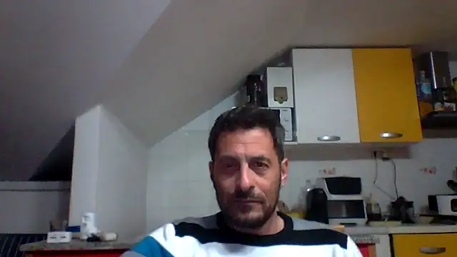Snapshot of colosone chatting on April 27, 2026, 9:02 pm colosone online show from April 27, 2026, 9:02 pm