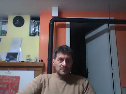 Snapshot of colosone chatting on February 24, 2025, 9:41 pm colosone online show from February 24, 2025, 9:41 pm
