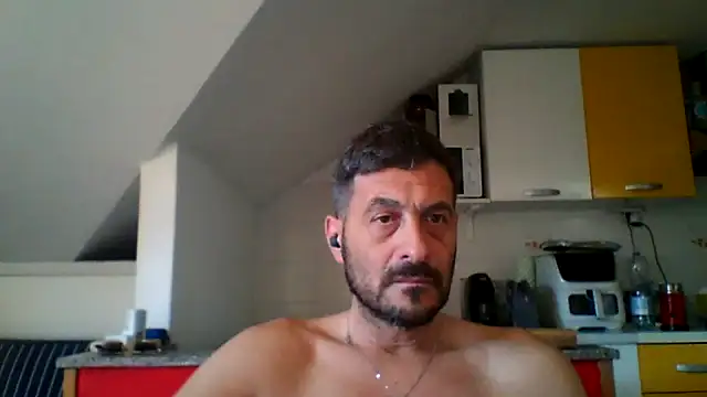 Snapshot of colosone chatting on May 20, 2026, 6:43 am colosone online show from May 20, 2026, 6:43 am