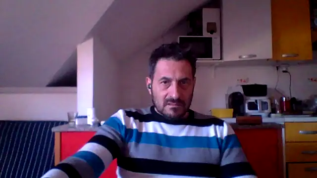 Snapshot of colosone chatting on April 23, 2026, 10:11 am colosone online show from April 23, 2026, 10:11 am