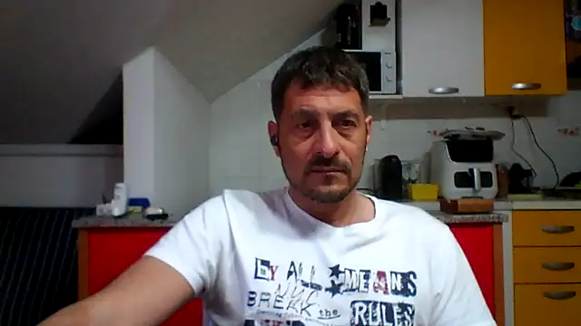 Snapshot of colosone chatting on May 5, 2026, 5:54 am colosone online show from May 5, 2026, 5:54 am