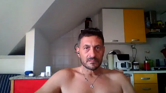 Snapshot of colosone chatting on June 1, 2026, 7:41 am colosone online show from June 1, 2026, 7:41 am
