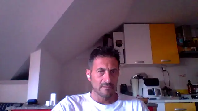 Snapshot of colosone chatting on June 6, 2026, 12:10 pm colosone online show from June 6, 2026, 12:10 pm