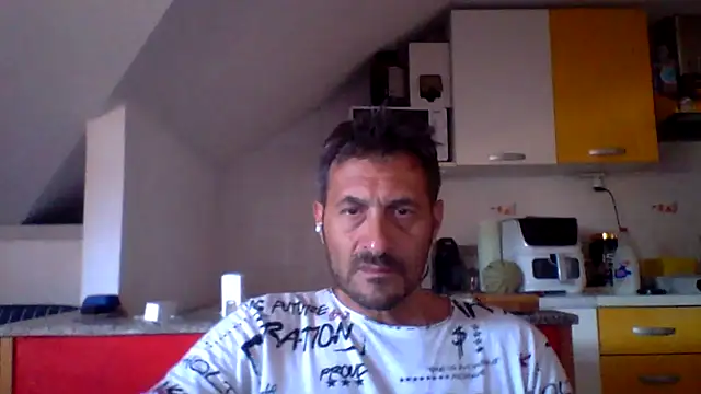 Snapshot of colosone chatting on June 15, 2026, 10:15 am colosone online show from June 15, 2026, 10:15 am