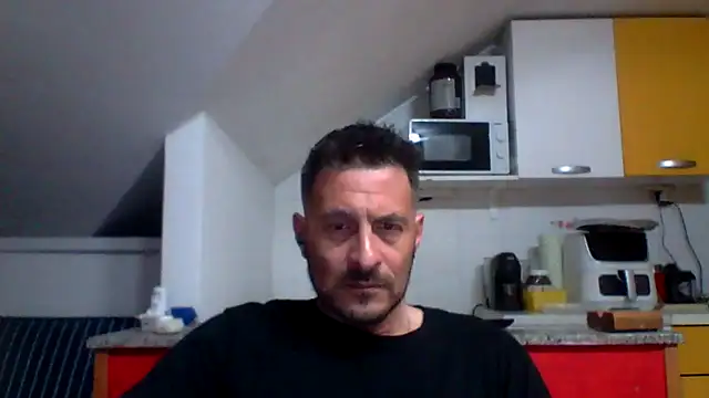 Snapshot of colosone chatting on May 10, 2026, 8:33 pm colosone online show from May 10, 2026, 8:33 pm