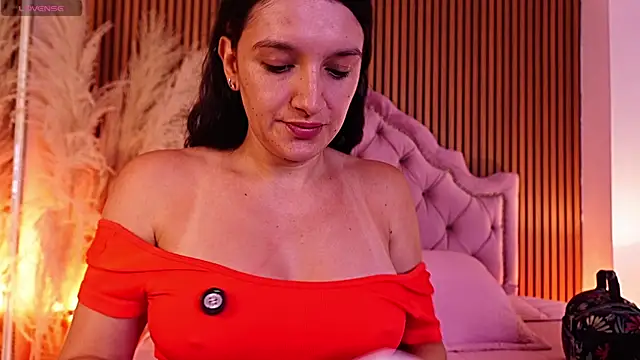Snapshot of Violett_hott_ chatting on May 20, 2026, 12:46 pm Violett hott online show from May 20, 2026, 12:46 pm