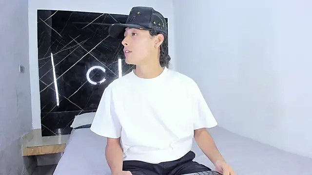 Snapshot of Treyk_king chatting on January 17, 2026, 3:43 am Treyk king online show from January 17, 2026, 3:43 am