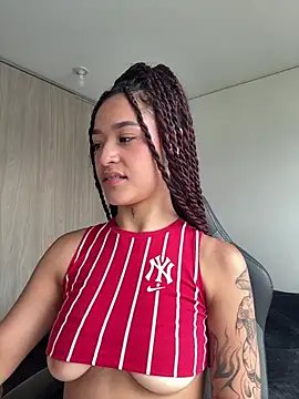 crystal dlun online show from March 5, 2026, 7:10 pm