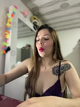 NatalyPinky online show from April 12, 2026, 12:03 am