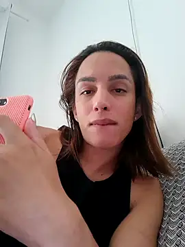 Snapshot of ofjuliaa chatting on February 9, 2026, 3:43 pm ofjuliaa online show from February 9, 2026, 3:43 pm