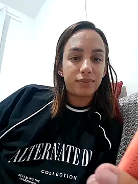 Snapshot of ofjuliaa chatting on February 15, 2026, 6:03 am ofjuliaa online show from February 15, 2026, 6:03 am