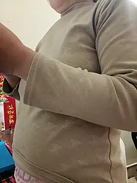 Snapshot of Lyna_sexy24 chatting on February 11, 2026, 12:21 am Lyna sexy24 online show from February 11, 2026, 12:21 am