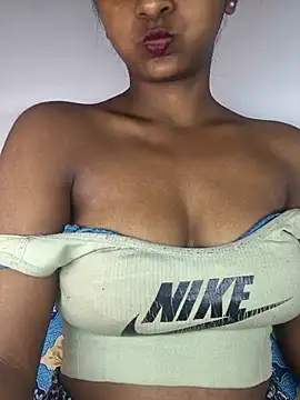 Snapshot of Royal-girl78 chatting on January 6, 2026, 4:11 pm Royal-girl78 online show from January 6, 2026, 4:11 pm