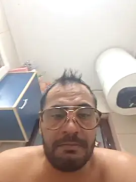 Snapshot of julian-112 chatting on January 13, 2026, 10:24 pm julian-112 online show from January 13, 2026, 10:24 pm