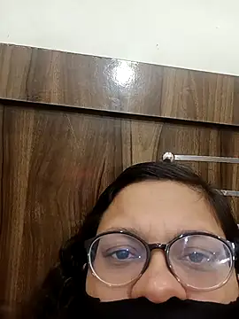 Snapshot of piryasharma005 chatting on January 18, 2026, 3:43 am piryasharma005 online show from January 18, 2026, 3:43 am