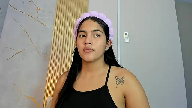 Snapshot of AlanaBlair_ chatting on February 28, 2026, 7:24 pm AlanaBlair online show from February 28, 2026, 7:24 pm