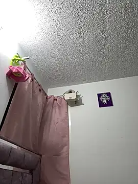 dulce-katt online show from April 8, 2026, 4:14 am