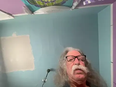 Snapshot of LickYourYoni chatting on February 28, 2026, 3:33 pm LickYourYoni online show from February 28, 2026, 3:33 pm