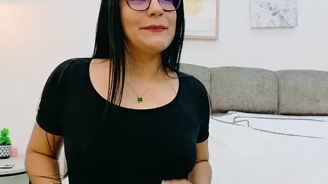 Snapshot of AlmaRose_ chatting on May 1, 2026, 12:54 pm AlmaRose online show from May 1, 2026, 12:54 pm