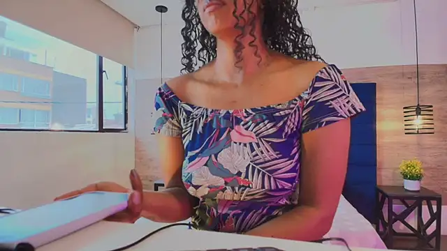 Ellie-Alves online show from April 14, 2026, 4:12 pm