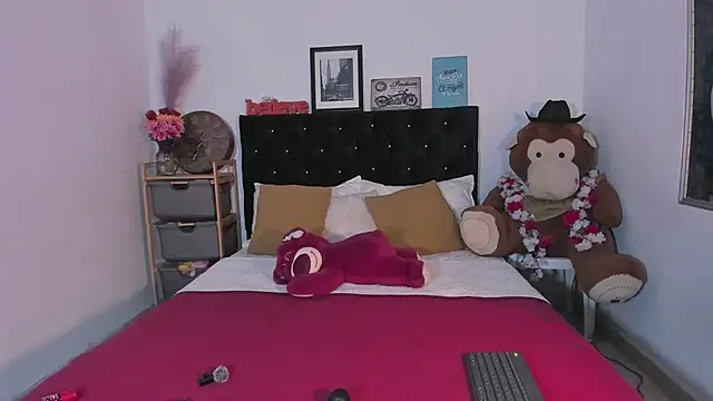 zoe siren online show from July 15, 2026, 3:02 am