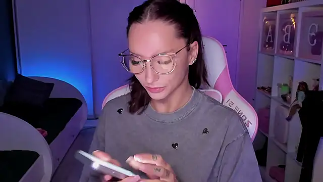 SibylVex online show from February 6, 2026, 3:52 pm