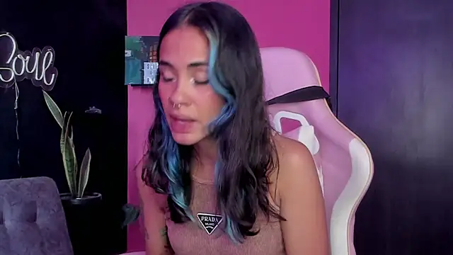 Snapshot of azula_lillet chatting on January 13, 2026, 7:40 pm azula lillet online show from January 13, 2026, 7:40 pm