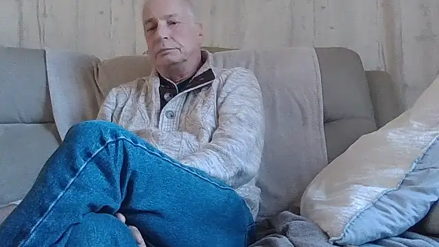 Helinetrav online show from March 1, 2026, 10:04 am