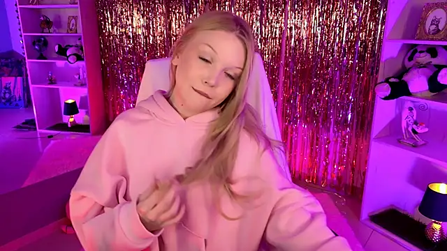 Snapshot of ChloeWhite chatting on March 26, 2026, 11:30 am ChloeWhite online show from March 26, 2026, 11:30 am