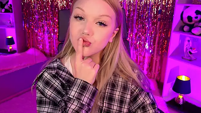 Snapshot of ChloeWhite chatting on March 27, 2026, 4:08 pm ChloeWhite online show from March 27, 2026, 4:08 pm