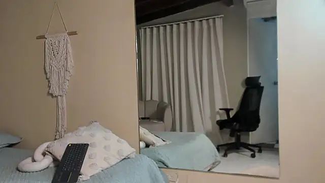 Snapshot of Thiago_moretti chatting on February 12, 2026, 2:39 pm Thiago moretti online show from February 12, 2026, 2:39 pm