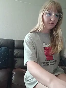 BunnySnowFlake online show from April 9, 2026, 4:02 pm