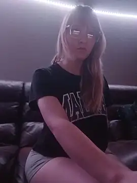 BunnySnowFlake online show from April 6, 2026, 1:56 am