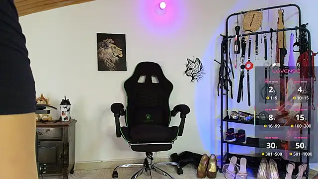 ariannaconnor  online show from February 25, 2026, 2:50 pm