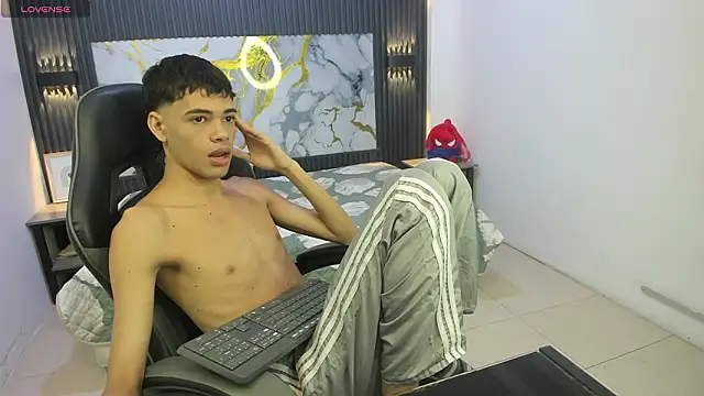 Dark Desiree18 online show from February 23, 2026, 12:06 pm