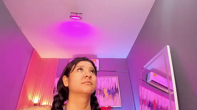 Snapshot of lilian_vergara chatting on April 21, 2026, 7:42 pm lilian vergara online show from April 21, 2026, 7:42 pm